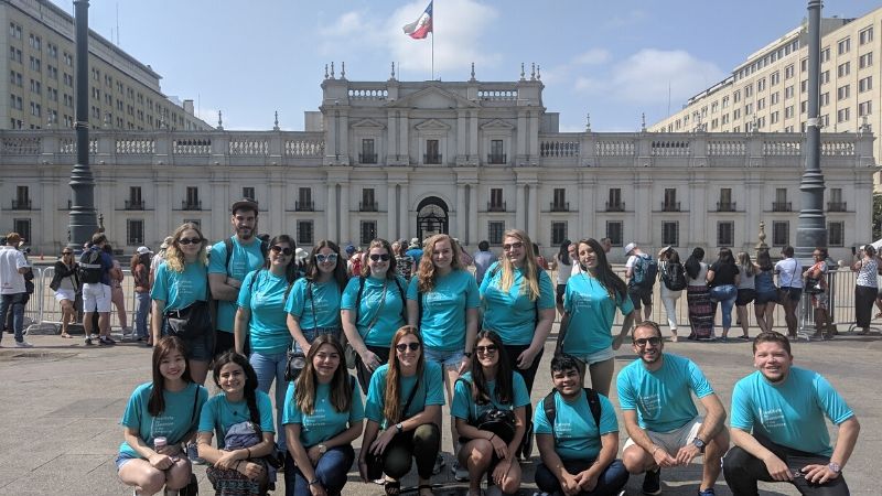 Students in front of La Moneda Presidential Palace